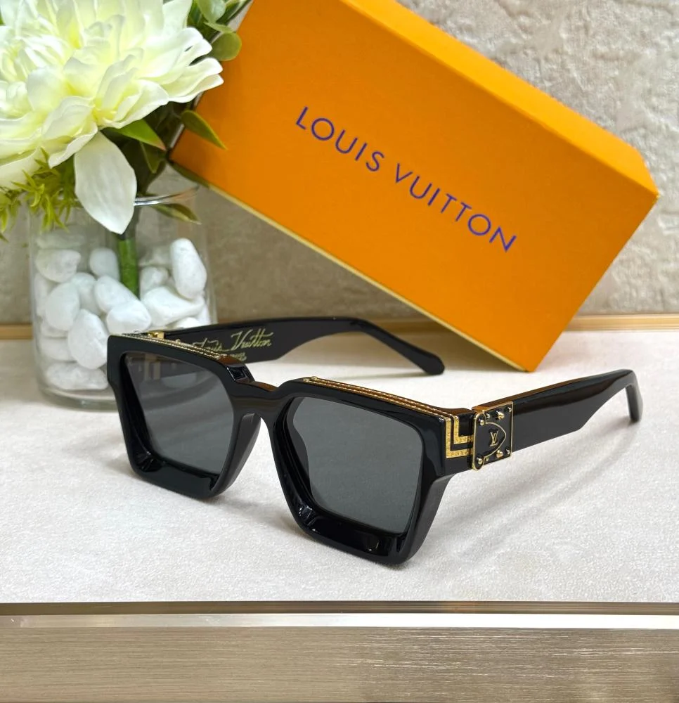 Louis Vuitton black and gold - Image 4