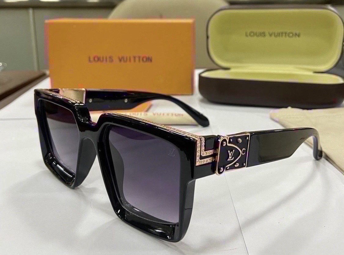 Louis Vuitton black and gold - Image 3